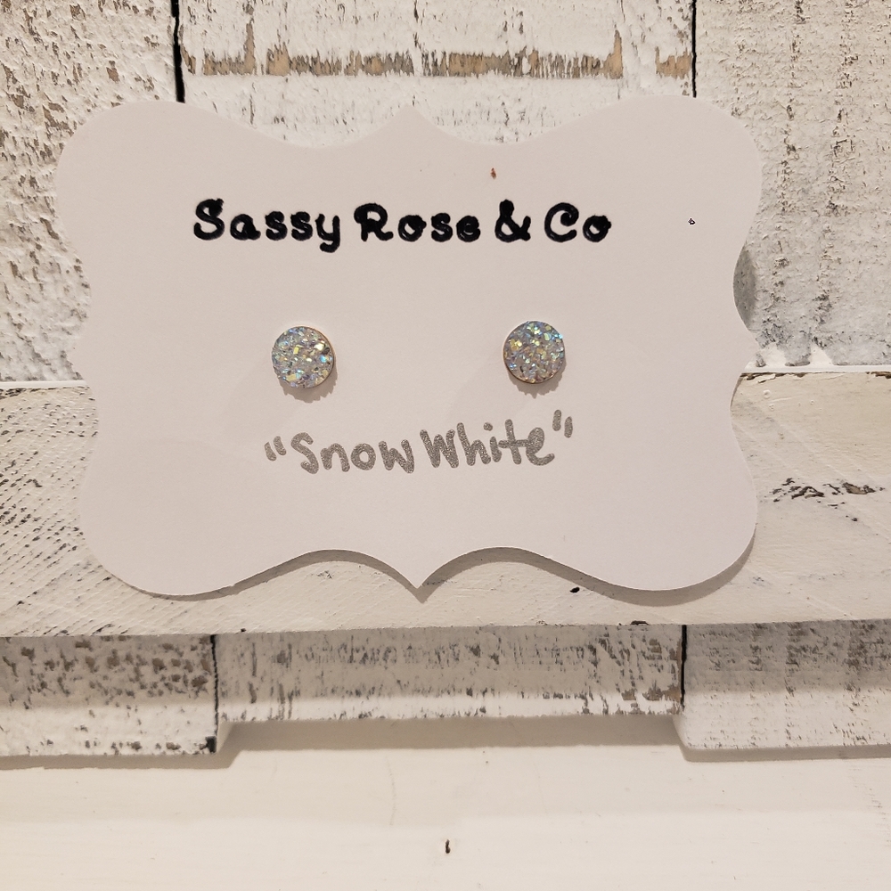 Druzy Stud Earrings "Snow White"